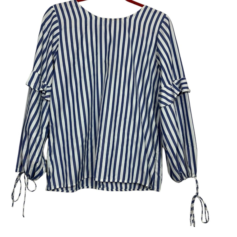 Style Envy Vertical Stripe Blue And White Blouse Medium Long Sleeves